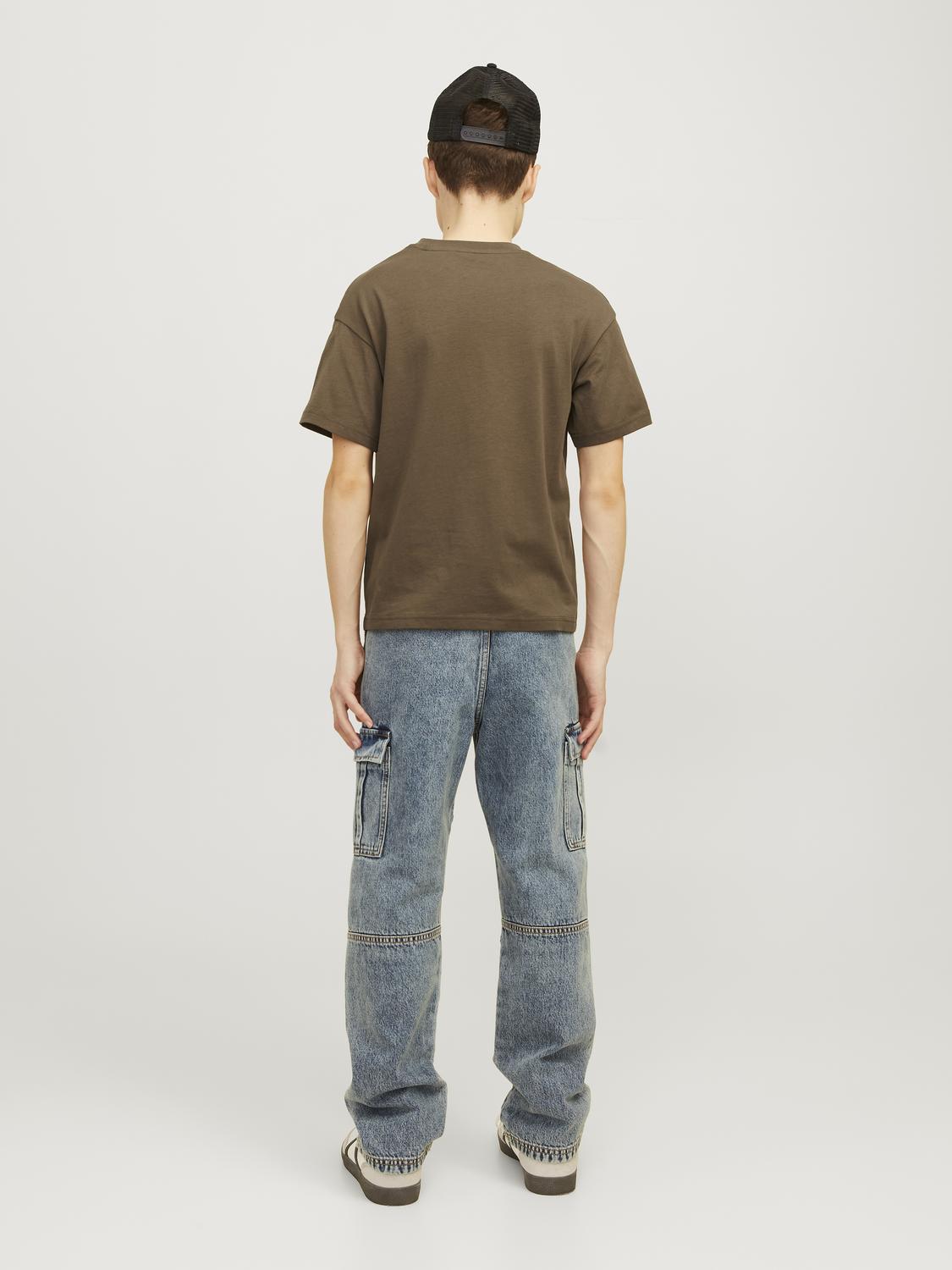 model_shot-back